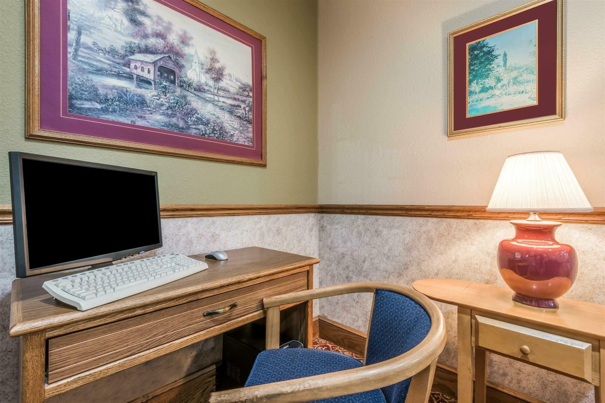 Super 8 By Wyndham Platte City Kansas City Area Esterno foto
